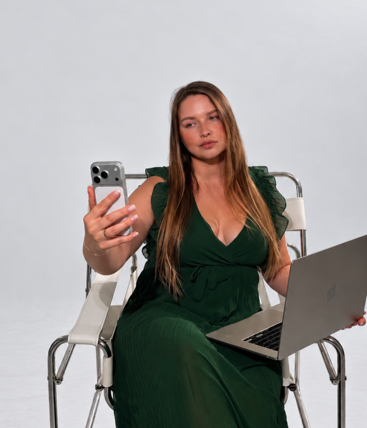 Kateřina při tvorbě digitálního obsahu – fotografie z brand manuálu